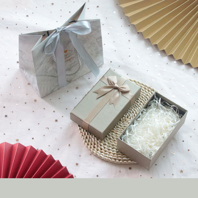 Boîte d'emballage de cadeau de carton formée par livre pour le parfum de rouge à lèvres