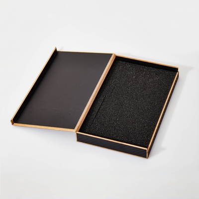 Taille personnalisée Casse-téléphone cadeau noir Boîte en bois Emballage avec mousse et design fait à la main