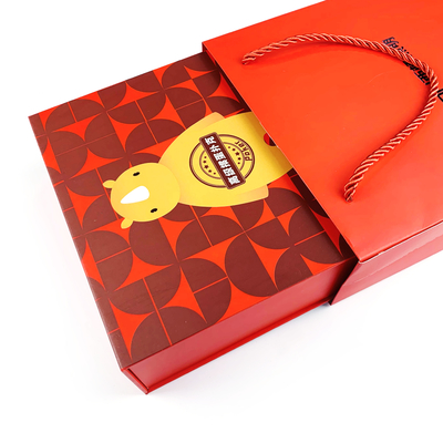 Boîte d'emballage de produits en carton pour enfants, coffret cadeau d'entreprise avec sac, finition dorée/argentée, marquage à chaud/vernis sélectif UV/gaufrage